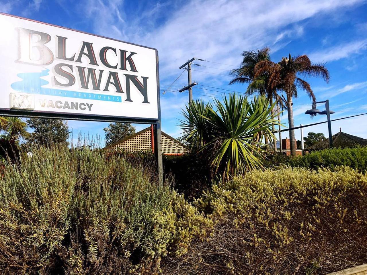Black Swan Motor Inn Lakes Entrance Esterno foto